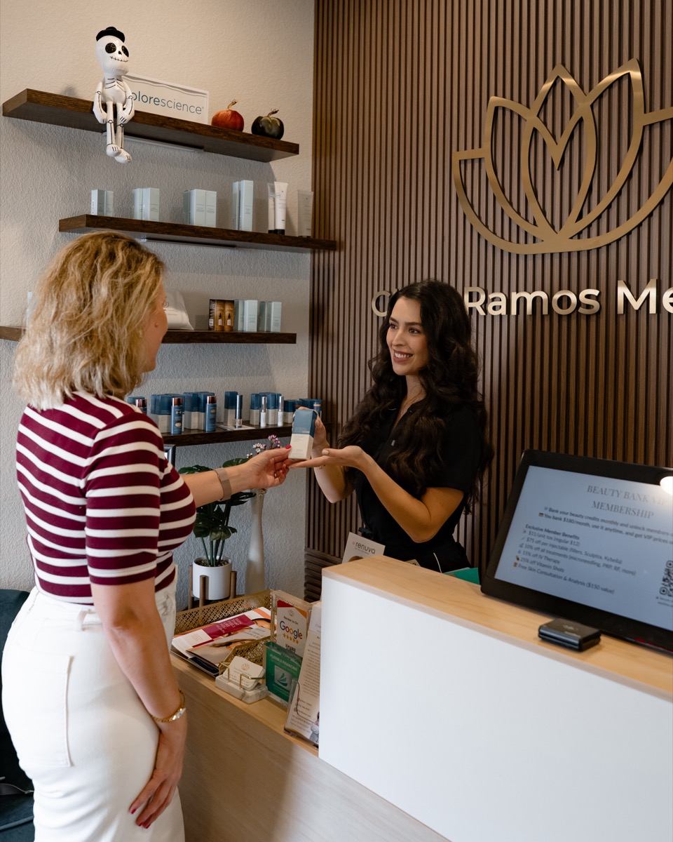 Julia at the front desk with client
